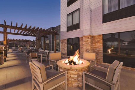 Country Inn Suites by Radisson, Sevierville Kodak, TN - Image 2