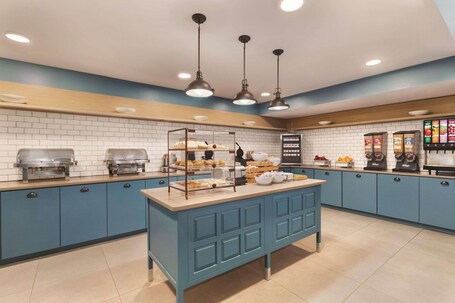 Country Inn Suites by Radisson, Sevierville Kodak, TN - Image 4