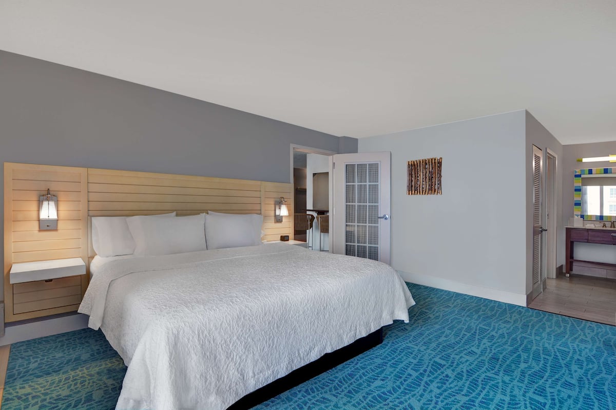 Suite, 1 King Bed (Two Room Suite) | Premium bedding, in-room safe, bed sheets