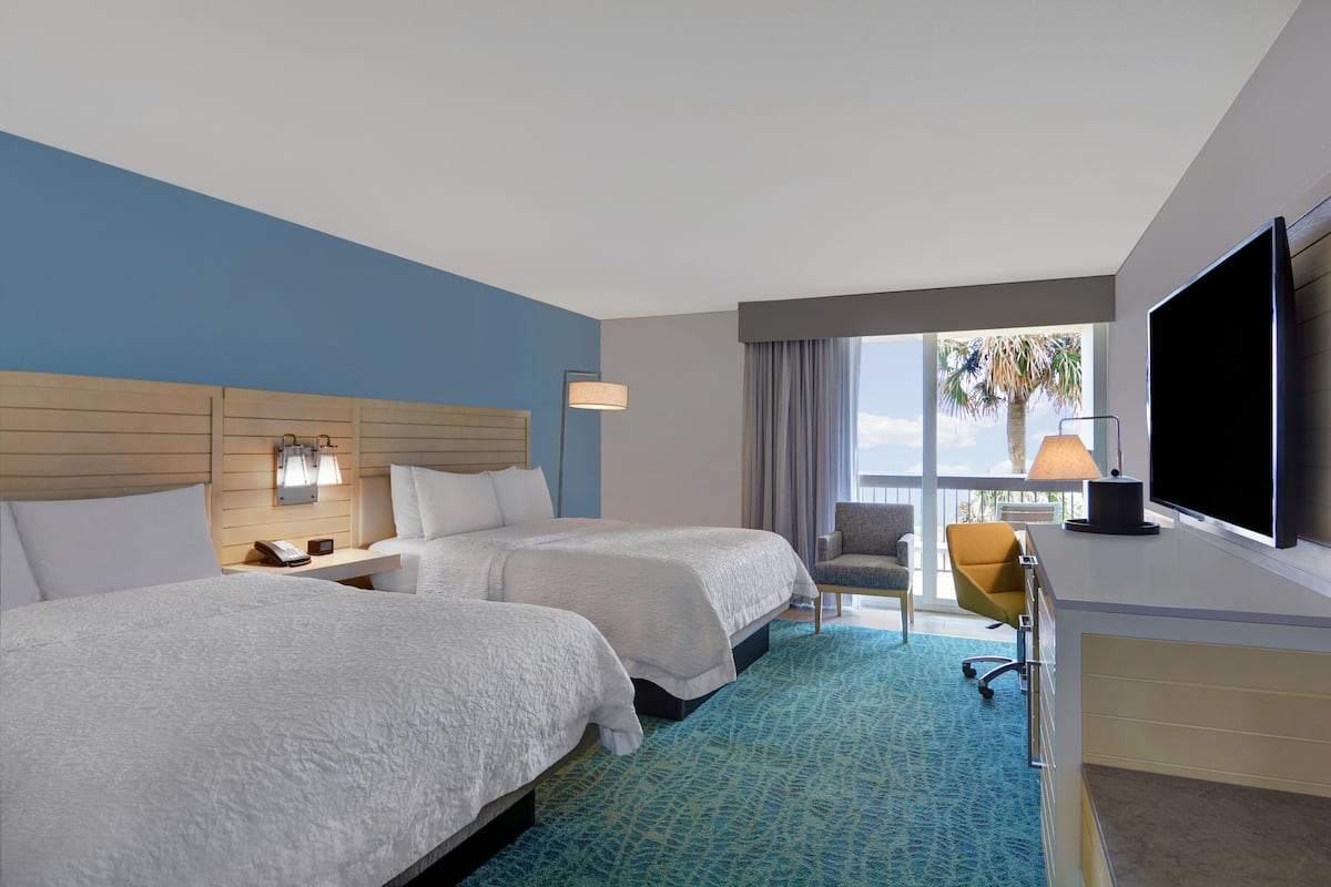 Premium bedding, in-room safe, bed sheets