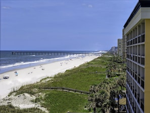 On the beach, white sand, beach towels, snorkeling - Hampton Inn Jacksonville Beach/Oceanfront (Jacksonville Beach)
