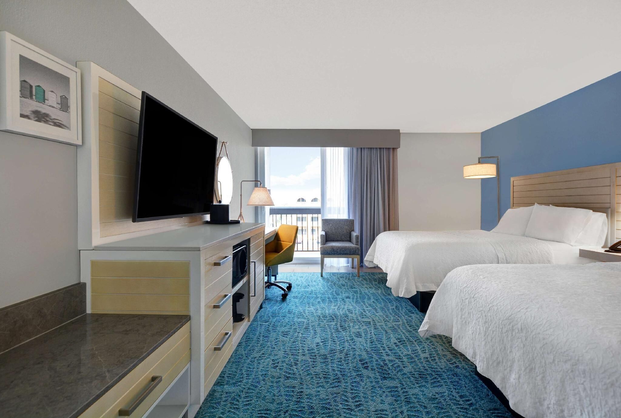 Premium bedding, in-room safe, bed sheets