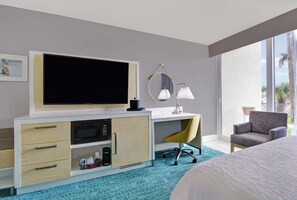 Premium bedding, in-room safe, bed sheets