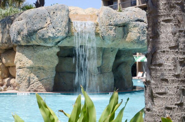 2 piscinas al aire libre, sombrillas, tumbonas