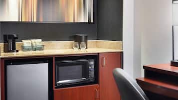Premium bedding, in-room safe, desk, blackout drapes