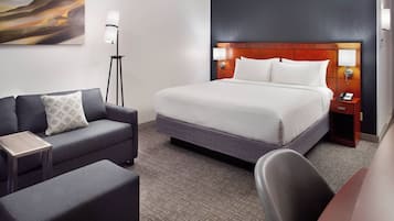 Sängtillbehör av högsta kvalitet och värdeförvaringsskåp på rummet