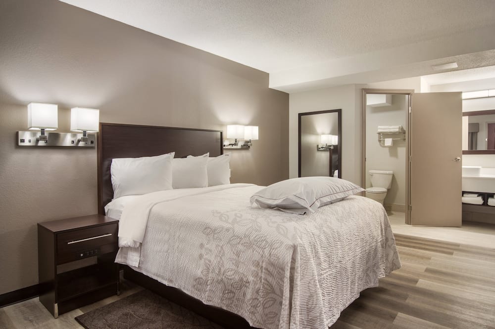 Red Roof Inn PLUS+ & Suites Erie