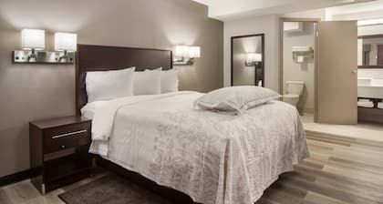 Red Roof Inn PLUS+ & Suites Erie