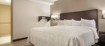 Red Roof Inn PLUS+ & Suites Erie