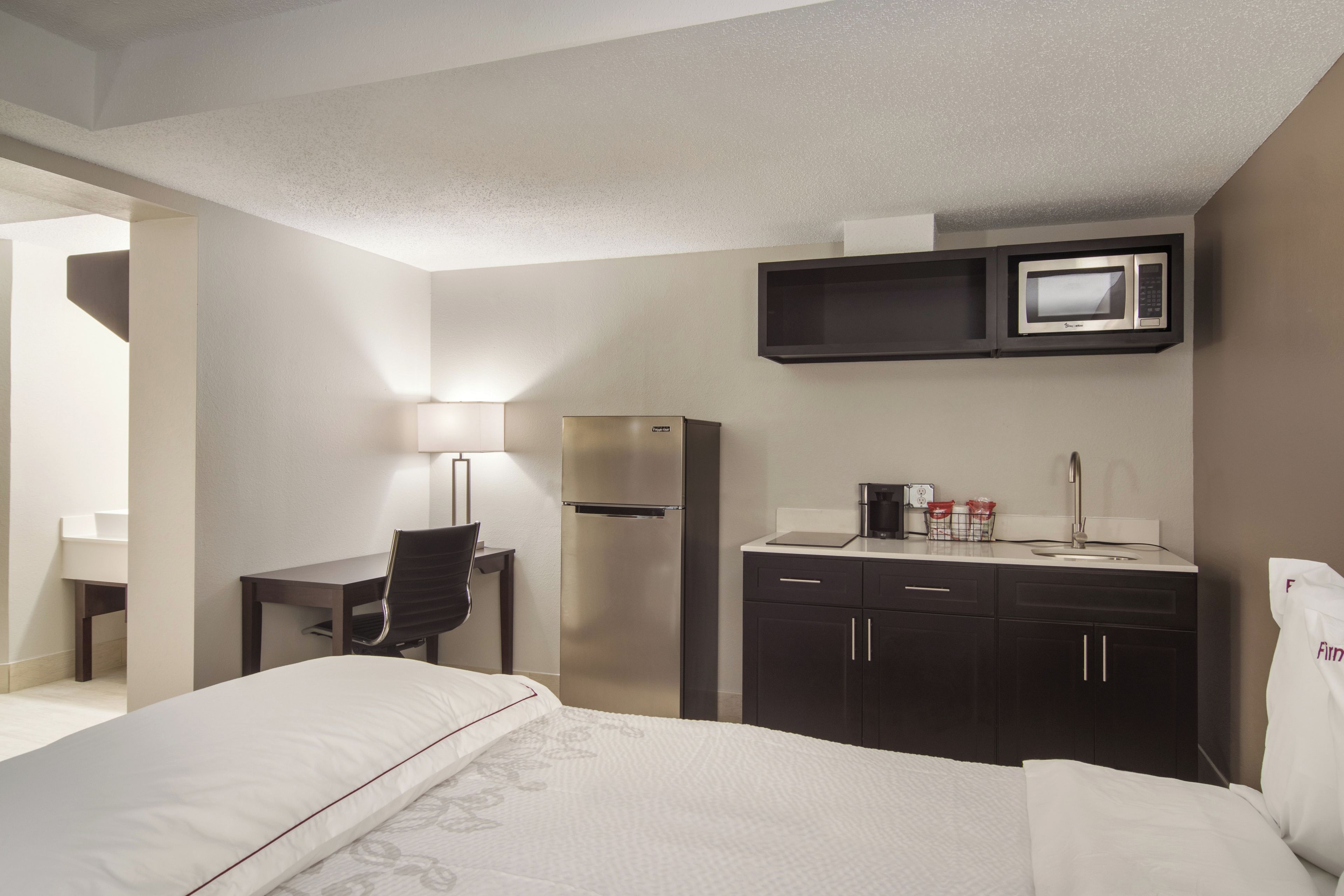 Premium Suite, Kitchenette (Upgraded Bedding & Snack/3 Queen Beds) | Private kitchenette | Fridge, microwave