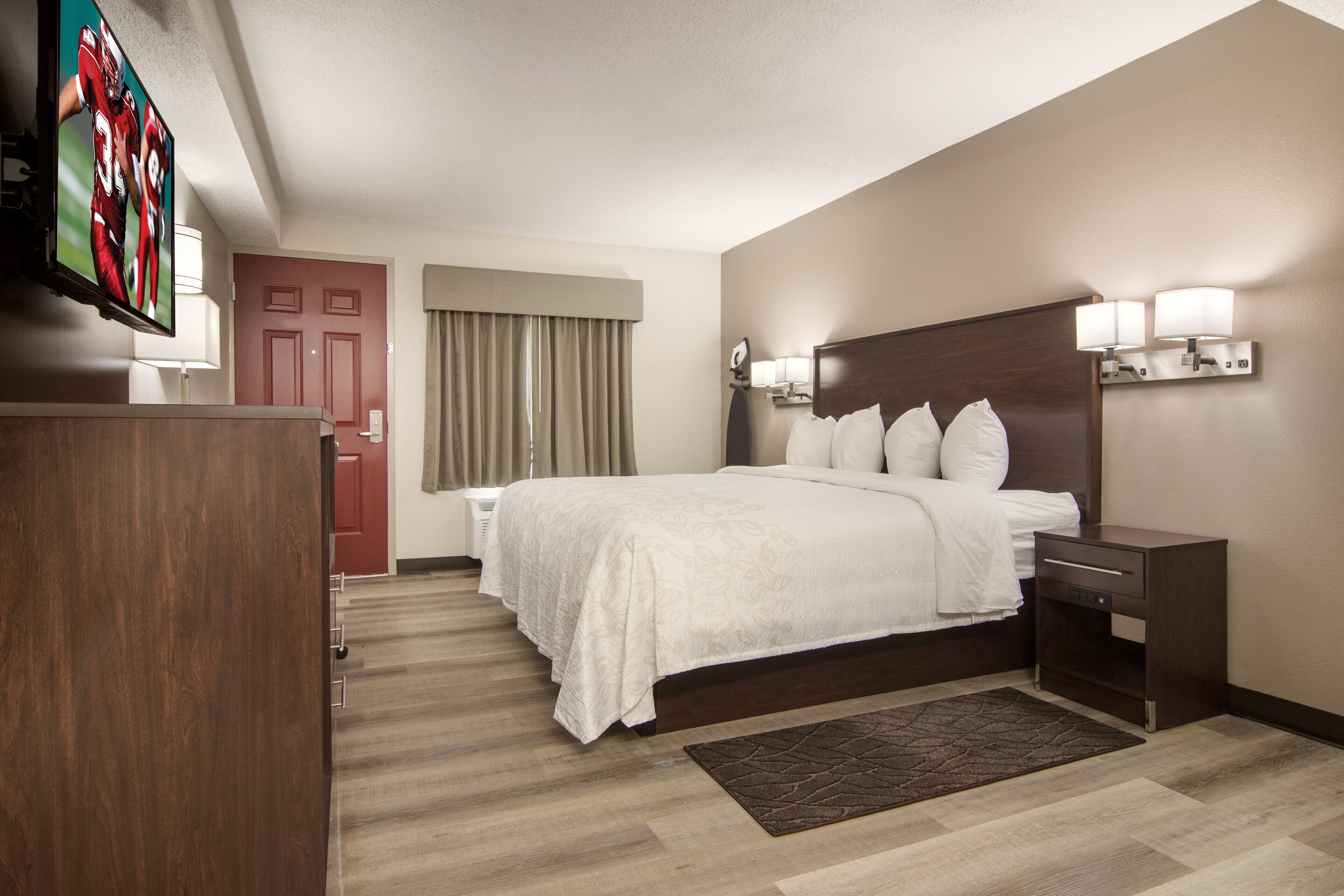 高級客房, 1 張特大雙人床 (Smoke Free) | 書桌、遮光布/窗簾、免費無線上網、床單