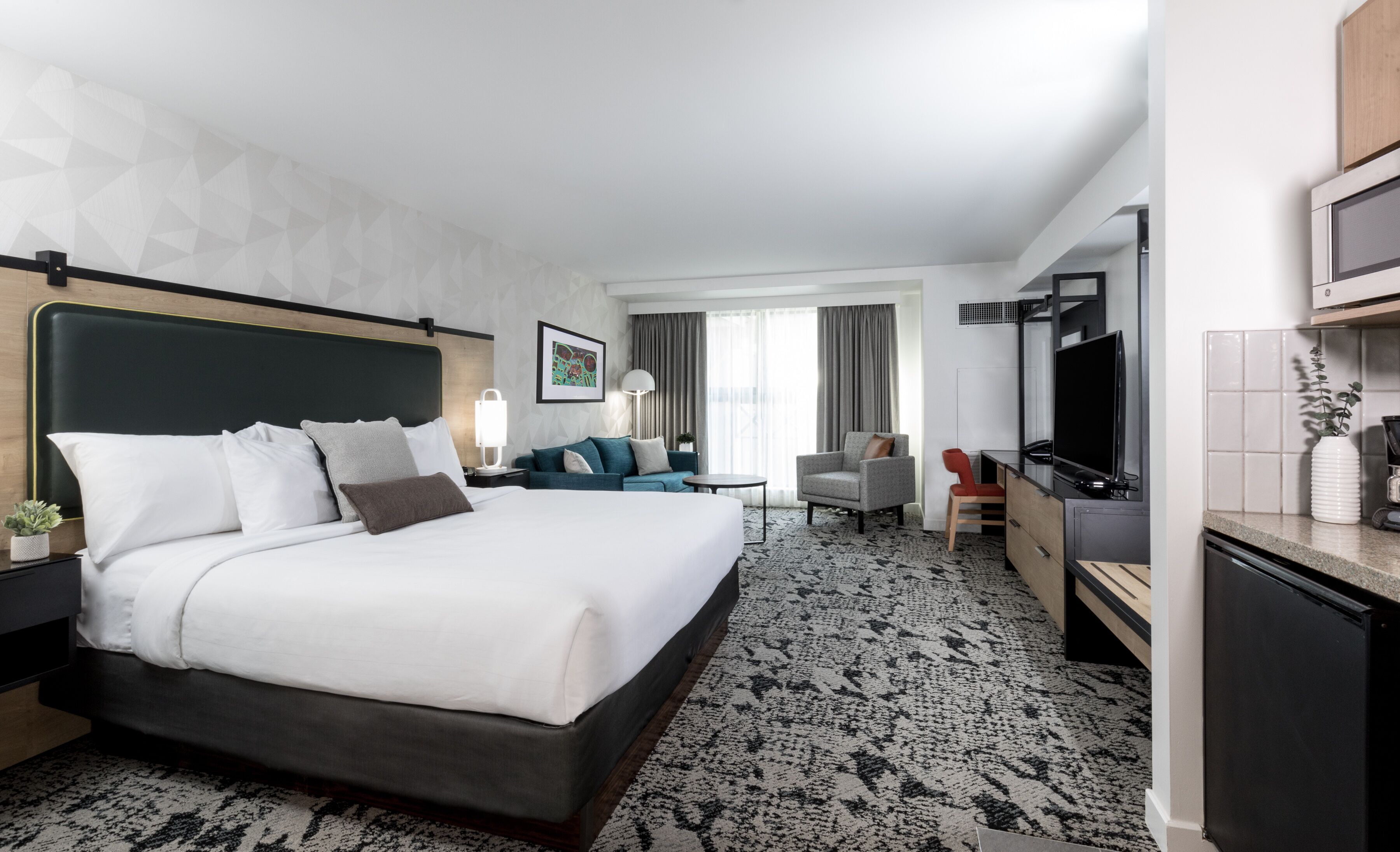 Literie hypoallergénique, surmatelas, minibar