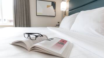 Crystal King Room | Hypo-allergenic bedding, pillowtop beds, minibar, in-room safe