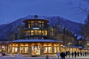 Façade de l’hébergement - soirée/nuit