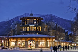 Façade de l’hébergement  – soirée/nuit