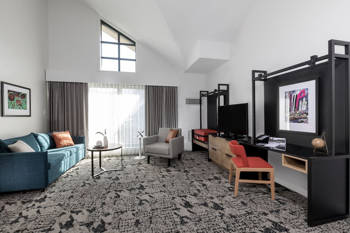 Loft Suite Sleeps 4 | 1 bedroom, hypo-allergenic bedding, pillow-top beds, minibar