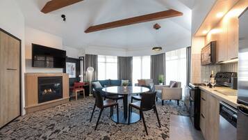 Suite, 2 Bedrooms | Television