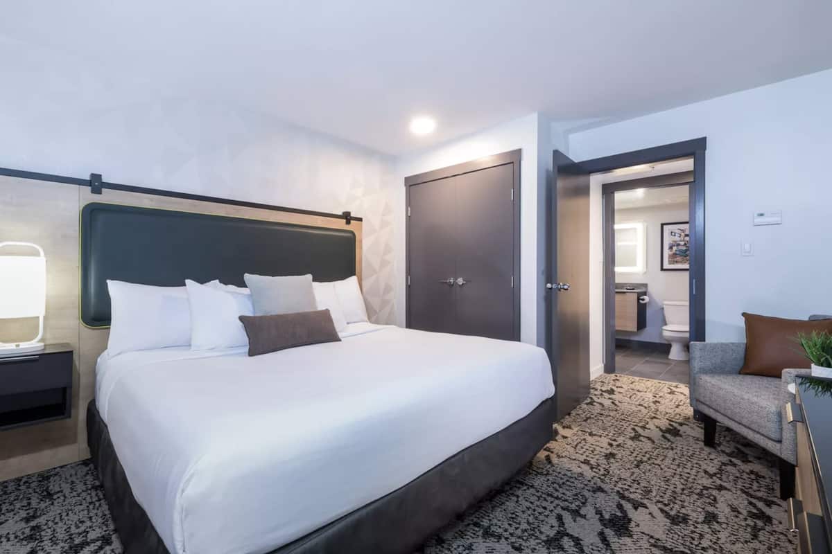Suite, 1 Bedroom, King | 1 bedroom, hypo-allergenic bedding, pillow-top beds, minibar