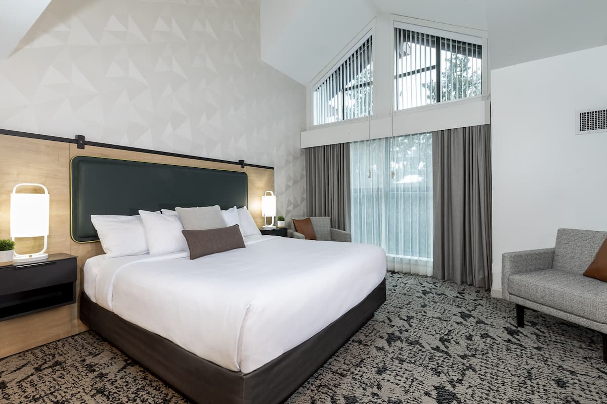 1 Bedroom with Loft Suite | 1 bedroom, hypo-allergenic bedding, pillow-top beds, minibar
