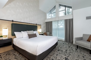 1 Bedroom with Loft Suite | Hypo-allergenic bedding, pillowtop beds, minibar, in-room safe