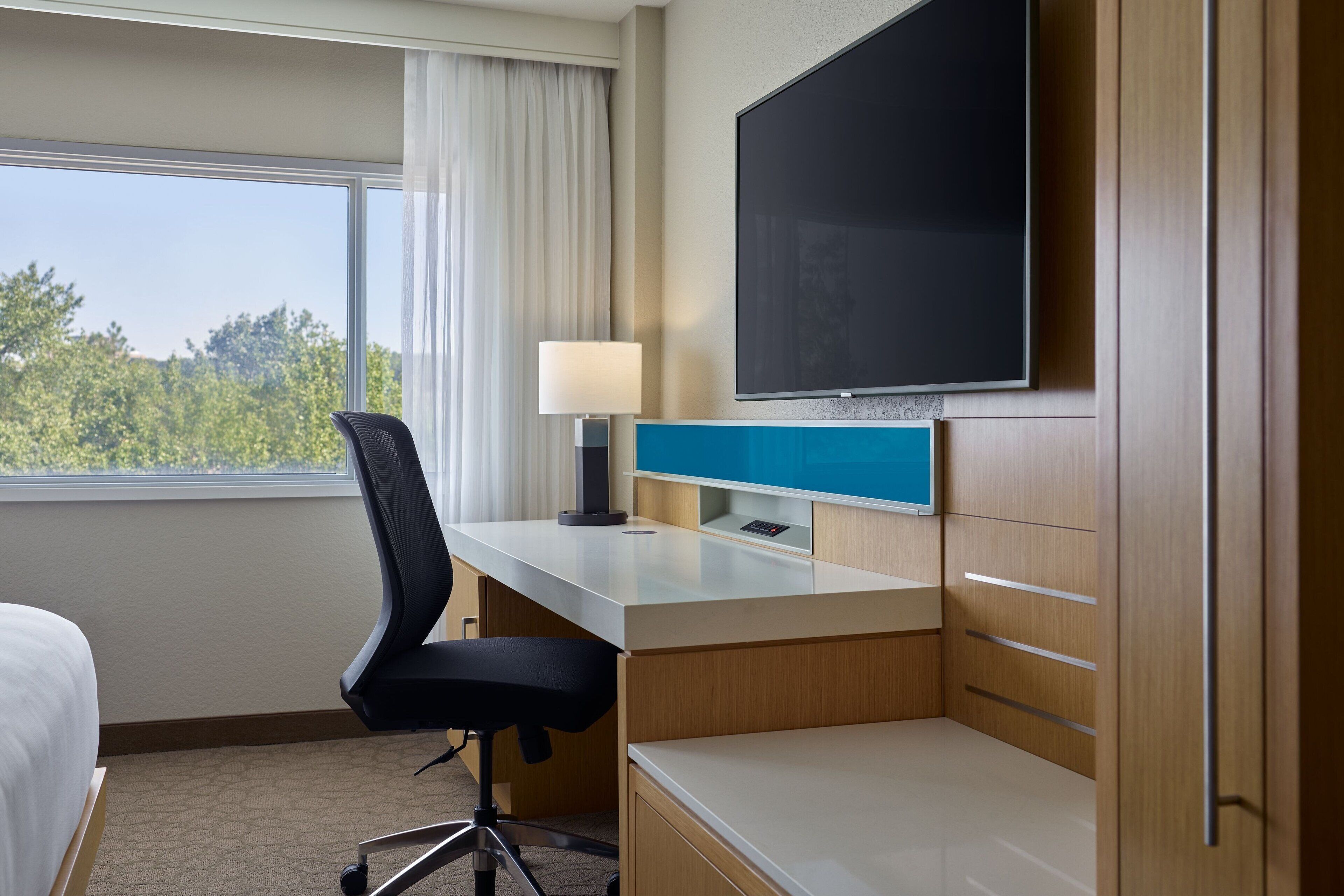 premium bedding, pillow-top beds, in-room safe, desk