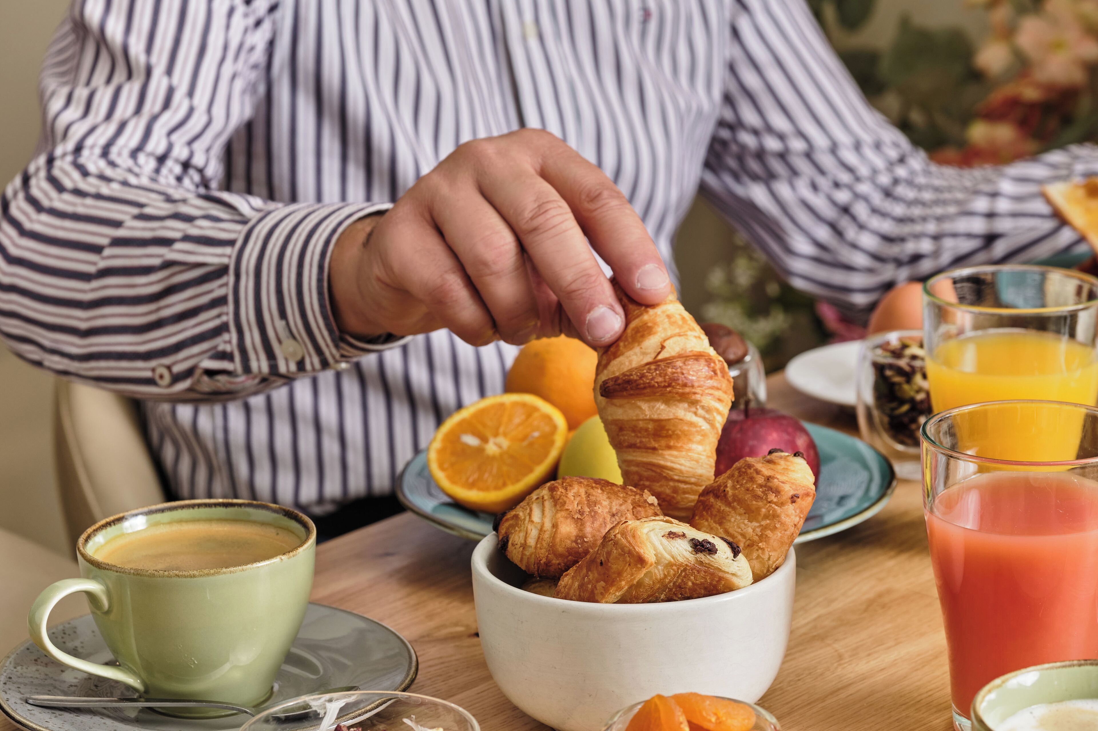 daily buffet breakfast (eur 14 per person)