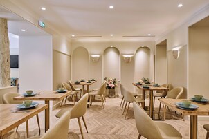 Dagelijks ontbijtbuffet (EUR 14 per persoon)