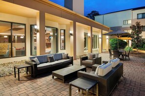 Terrace/patio - Courtyard by Marriott Savannah Midtown (Savannah)