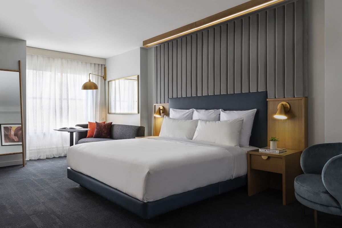 高級寢具、客房內保險箱、書桌、遮光布/窗簾