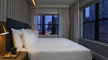 Suite - 1 kingsize-seng - hjørneværelse | Premium-sengetøj, pengeskab på værelset, skrivebord