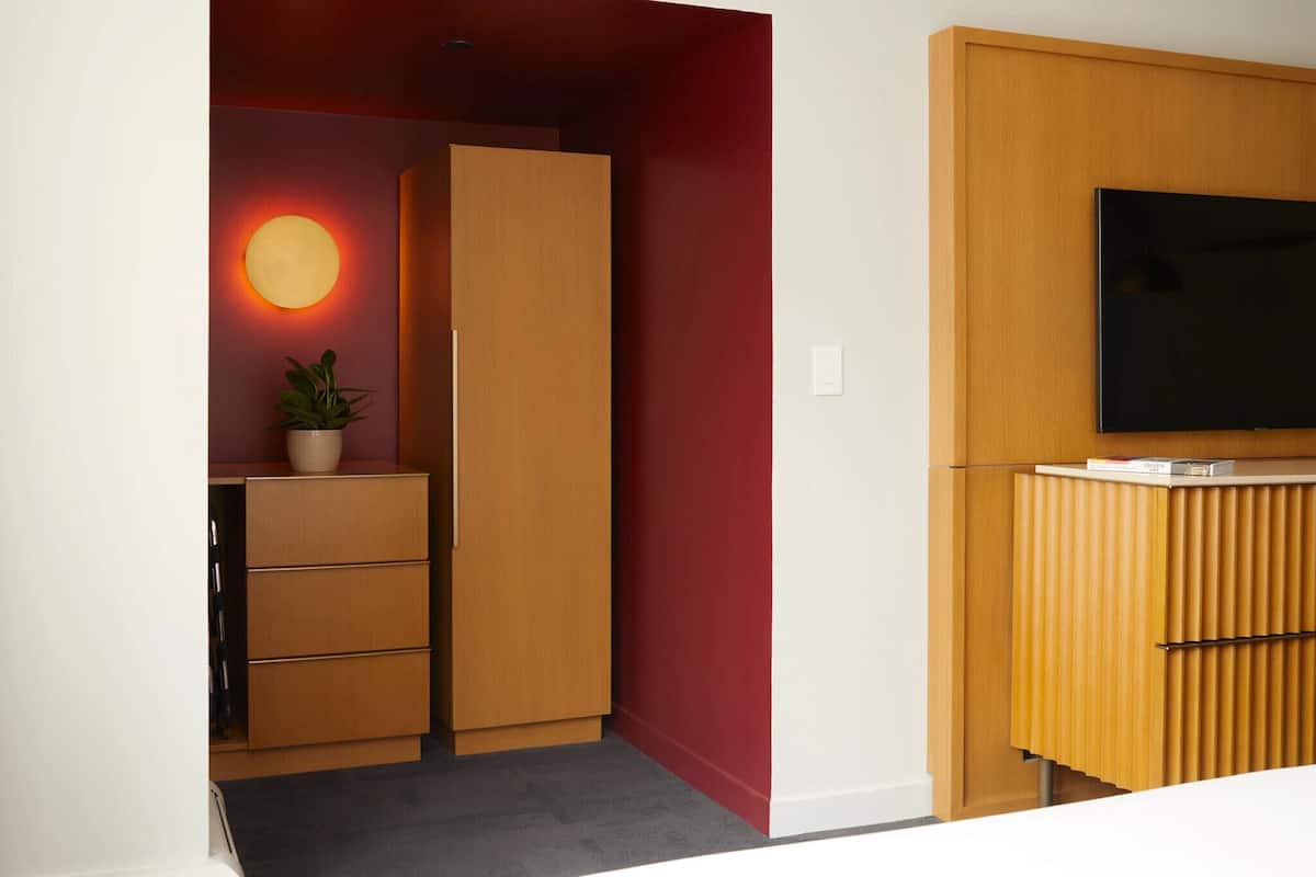 Premium bedding, in-room safe, desk, blackout drapes