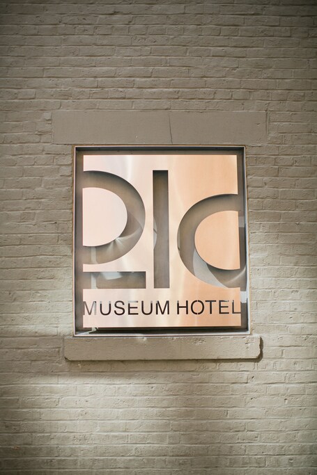 21c Museum Hotel Chicago - Image 8