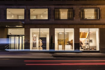 Hotel entrance at 21c Museum Hotel Chicago