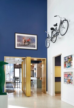 Hotel entrance and lobby at 21c Museum Hotel Chicago