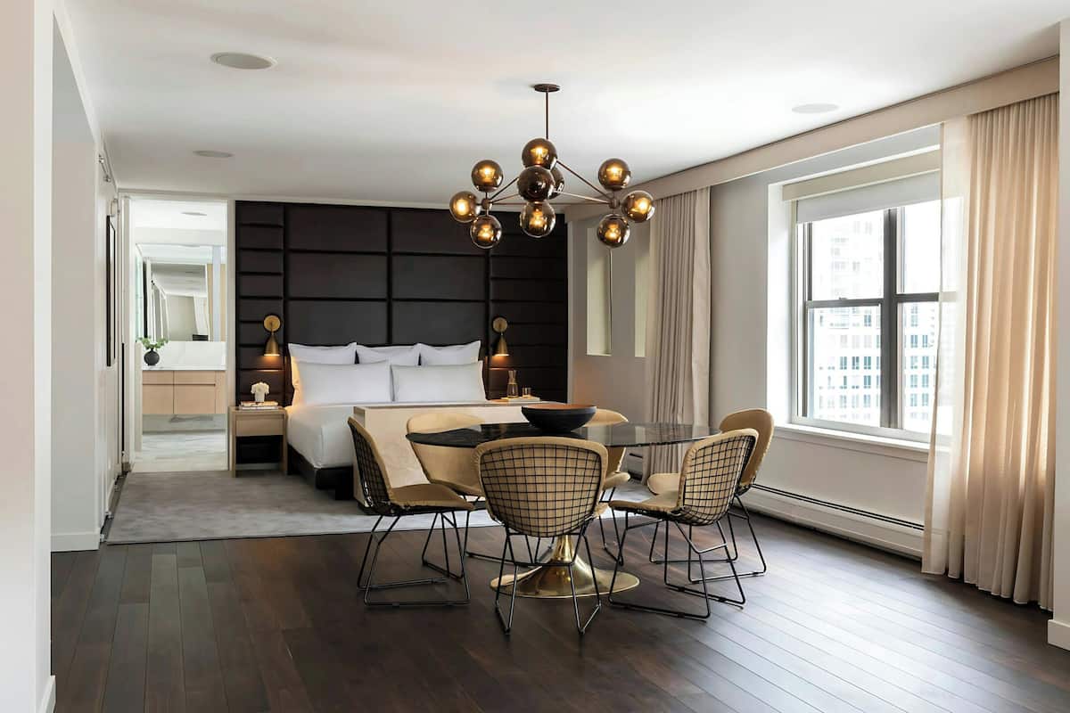 Premium bedding, in-room safe, desk, blackout drapes