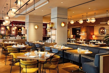 Bar (on property) at Hotel 55 Chicago Downtown