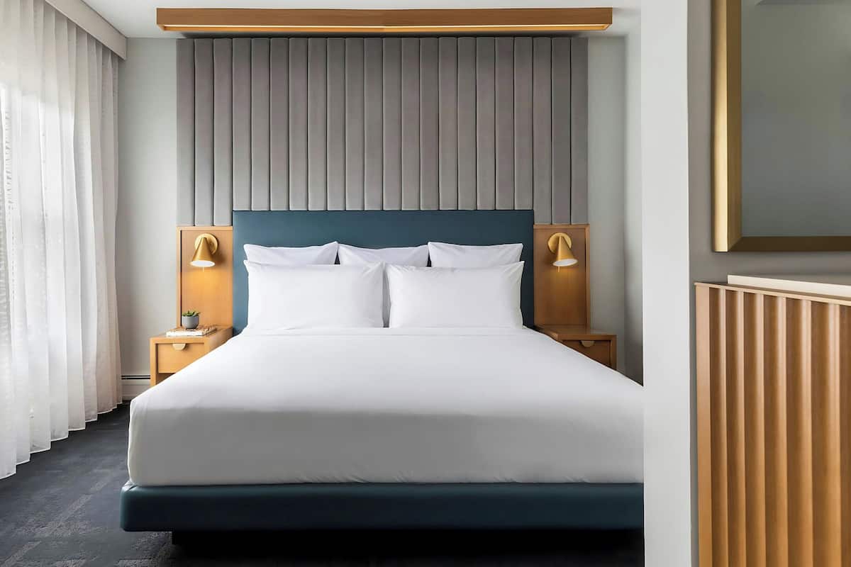 Studio, 1 King Bed | Premium bedding, in-room safe, desk, blackout drapes