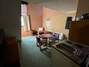 高级房, 多张床, 吸烟房 | 1 多间卧室、办公桌、隔音、熨斗/熨衣板