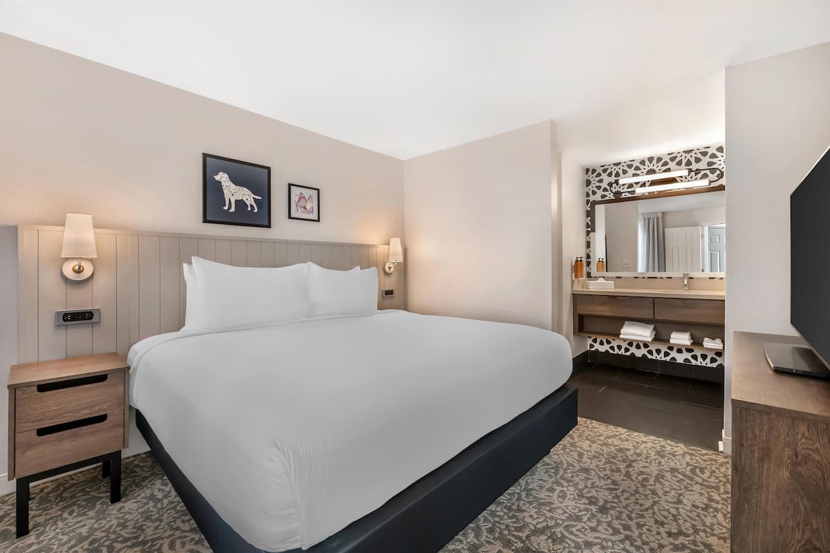 1 bedroom, pillowtop beds, in-room safe, desk