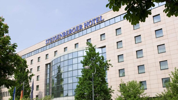A hotel building with a modern facade, large windows, and a sign reading "STEIGENBERGER HOTEL". - Steigenberger Hotel Dortmund (Dortmund)