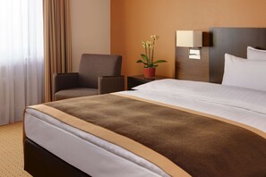 Business Room | Premium bedding, pillow-top beds, in-room safe, desk