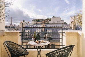 View from room - Hotel Atala Champs Elysées (Paris)