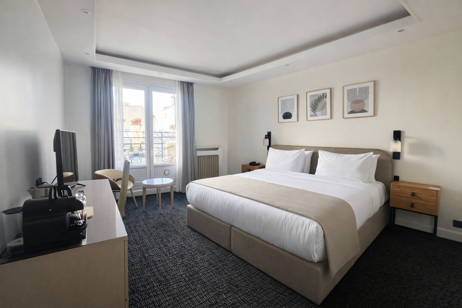 Deluxe Double Room - Eiffel Tower View