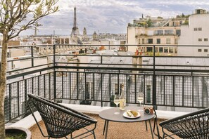 View from room - Hotel Atala Champs Elysées (Paris)