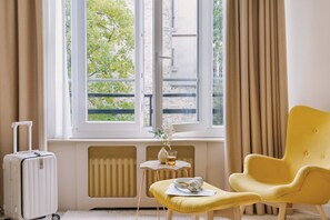 Deluxe Double Room | Minibar, in-room safe, individually furnished, laptop workspace - Hotel Atala Champs Elysées (Paris)