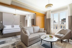 Minibar, in-room safe, individually furnished, laptop workspace - Hotel Atala Champs Elysées (Paris)