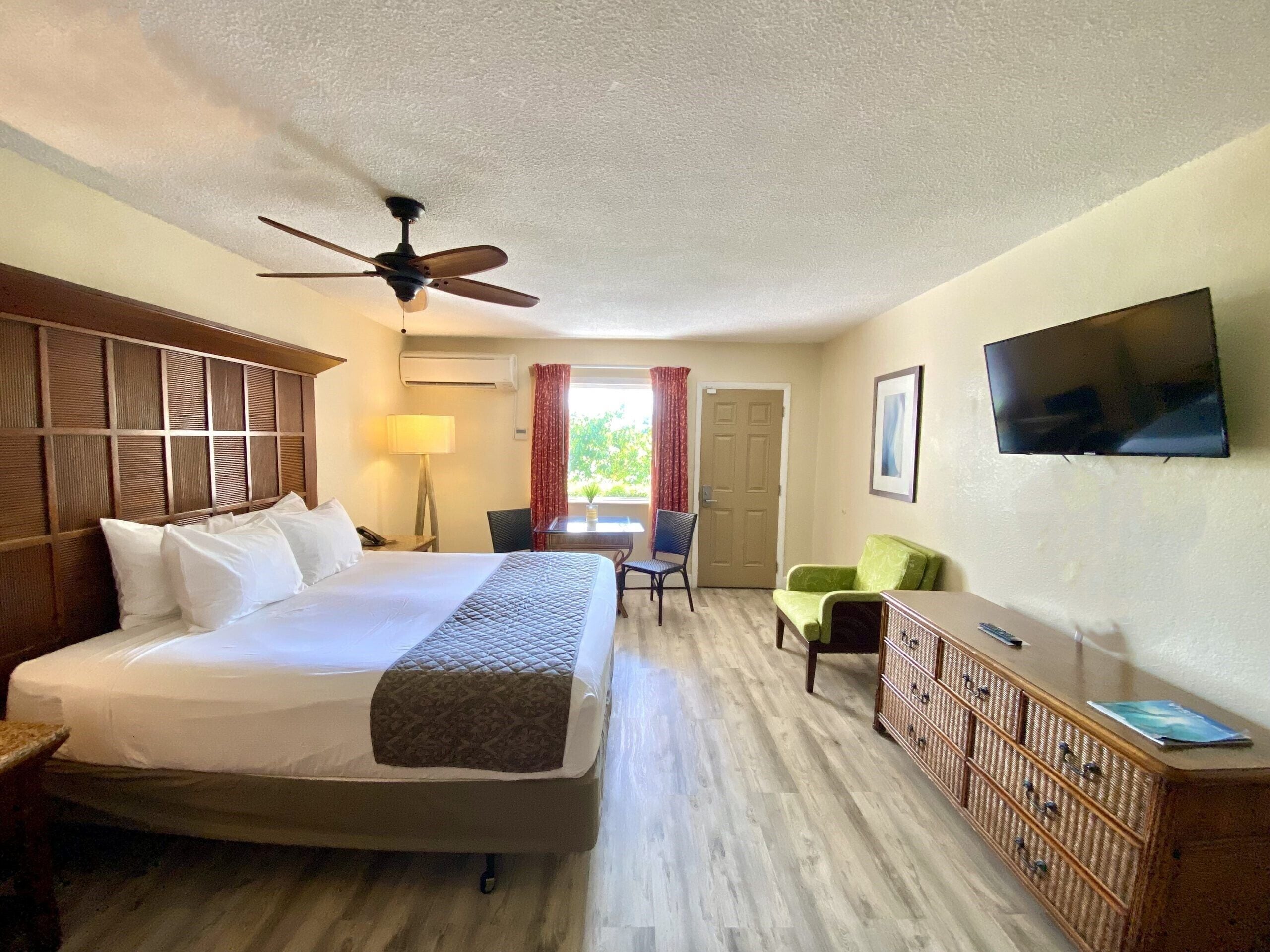 Premium bedding, in-room safe, iron/ironing board, WiFi (free)