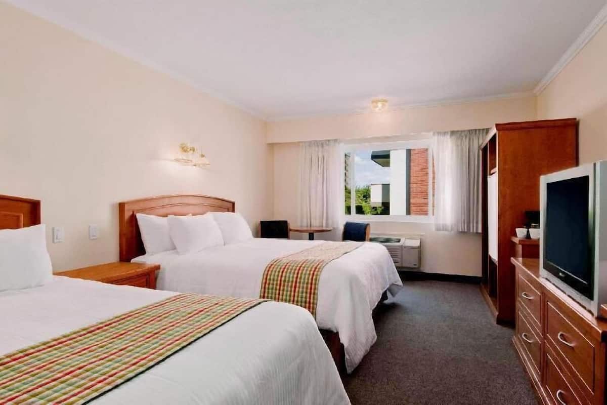 Skrivbord, strykjärn/strykbräda, gratis wi-fi och sängkläder