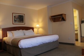 Standard Room, 1 King Bed | Desk, iron/ironing board, free WiFi, bed sheets