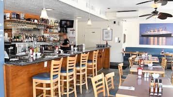 Bar (in der Unterkunft)